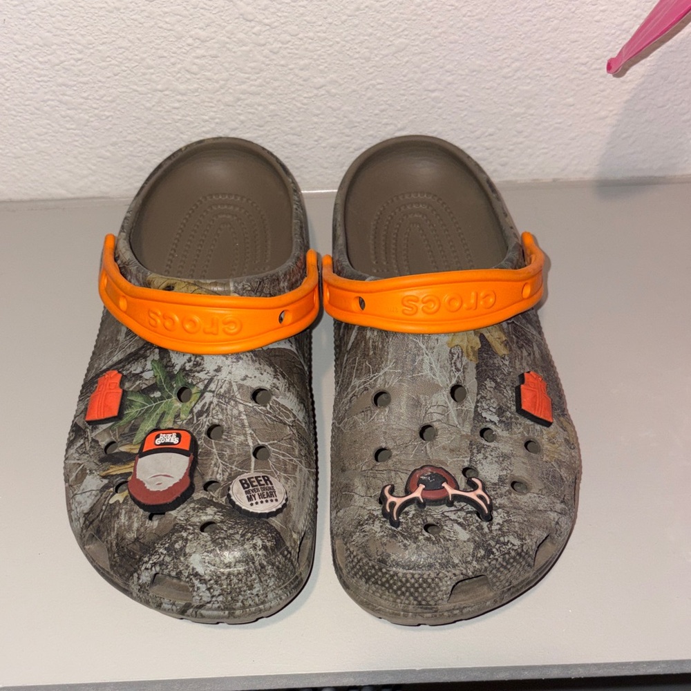 Luke Combs Addition crocs W9 M7